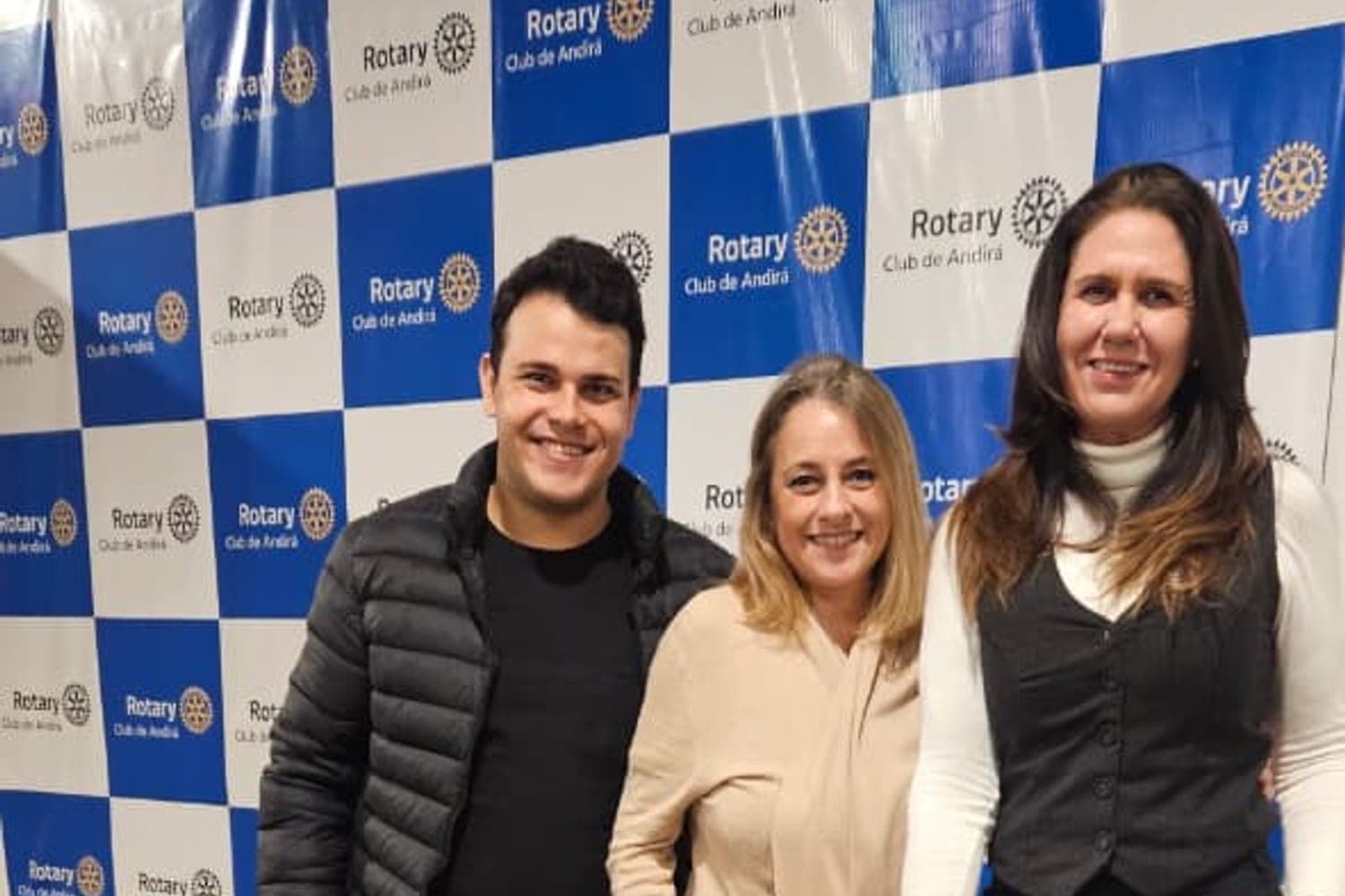 Entrega de cadeiras de rodas